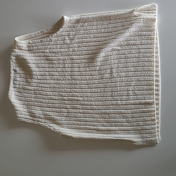 White shirt - Picture 2 of 4